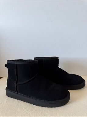 Koolaburra by UGG ankle boots